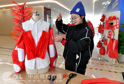 浙紡服院服裝數字化“未來工廠”亮相寧波時尚節，引領智能時尚新未來